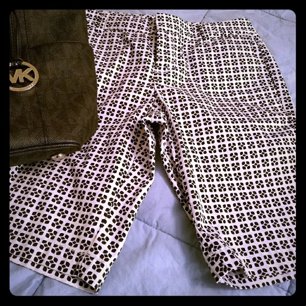 Black and white pattern Bermudas shorts